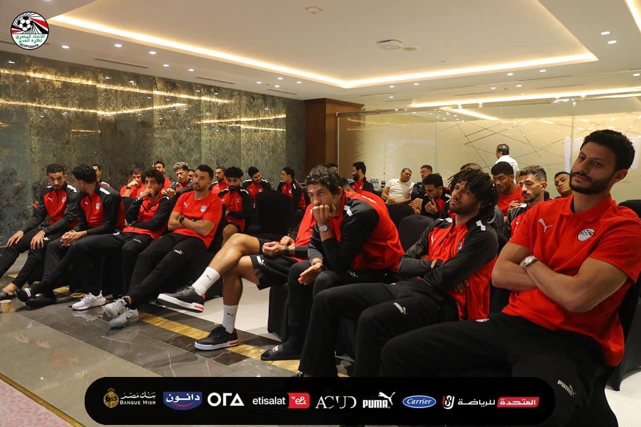 جانب من حلسة المنتخب جانب من حلسة المنتخب