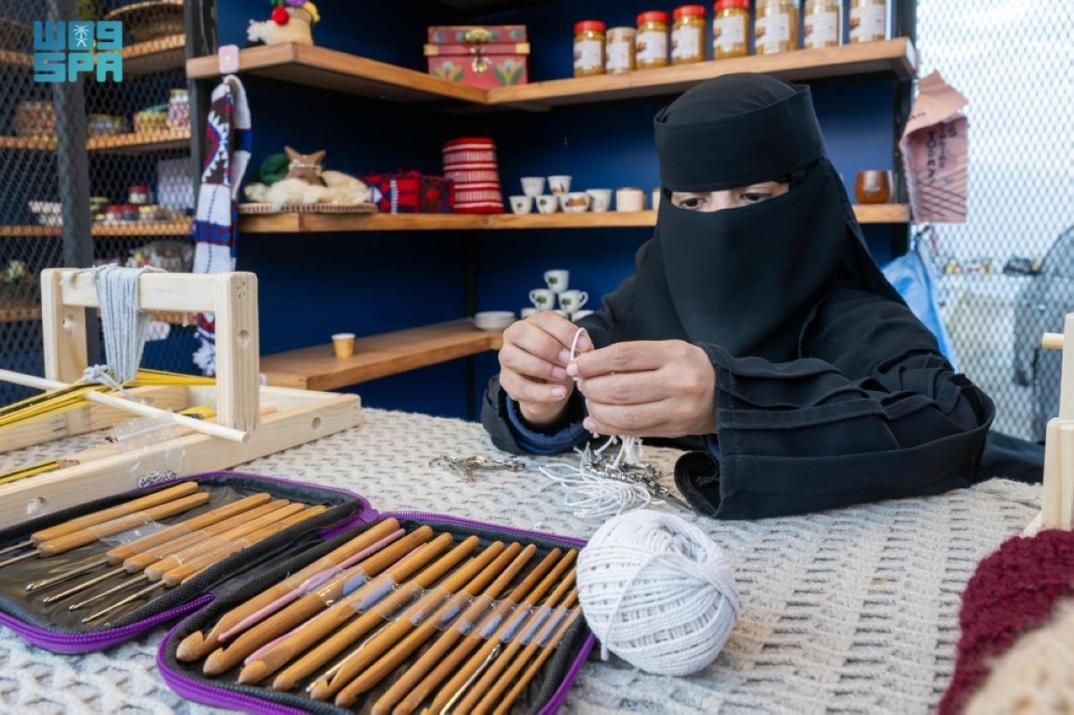 الأسر المنتجة تقدم الموروث السعودي بروح متجددة بمهرجان «زيتون الجوف الدولي»