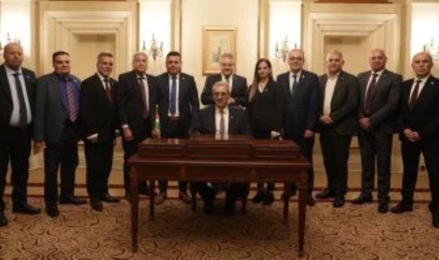 اللجنة الوطنية لإدارة غزة تبدأ أعمالها برئاسة المفوض العام الدكتور علي شعث