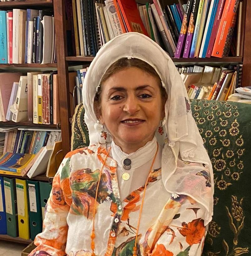 قراءة في "أخبروهم أنها هنا، بحثا عن ملكة مليحة"