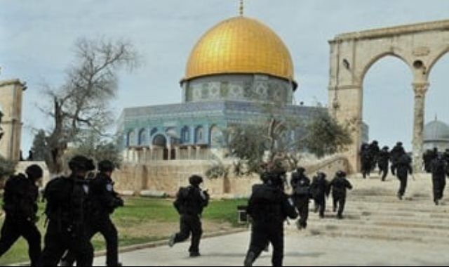 مئات المستوطنين يقتحمون باحات الأقصى.. واعتقال 24 فلسطينيا من الضفة