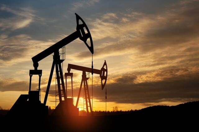 النفط يكسر حاجز 60 دولاراً مع حرائق كازاخستان وأزمة جرينلاند