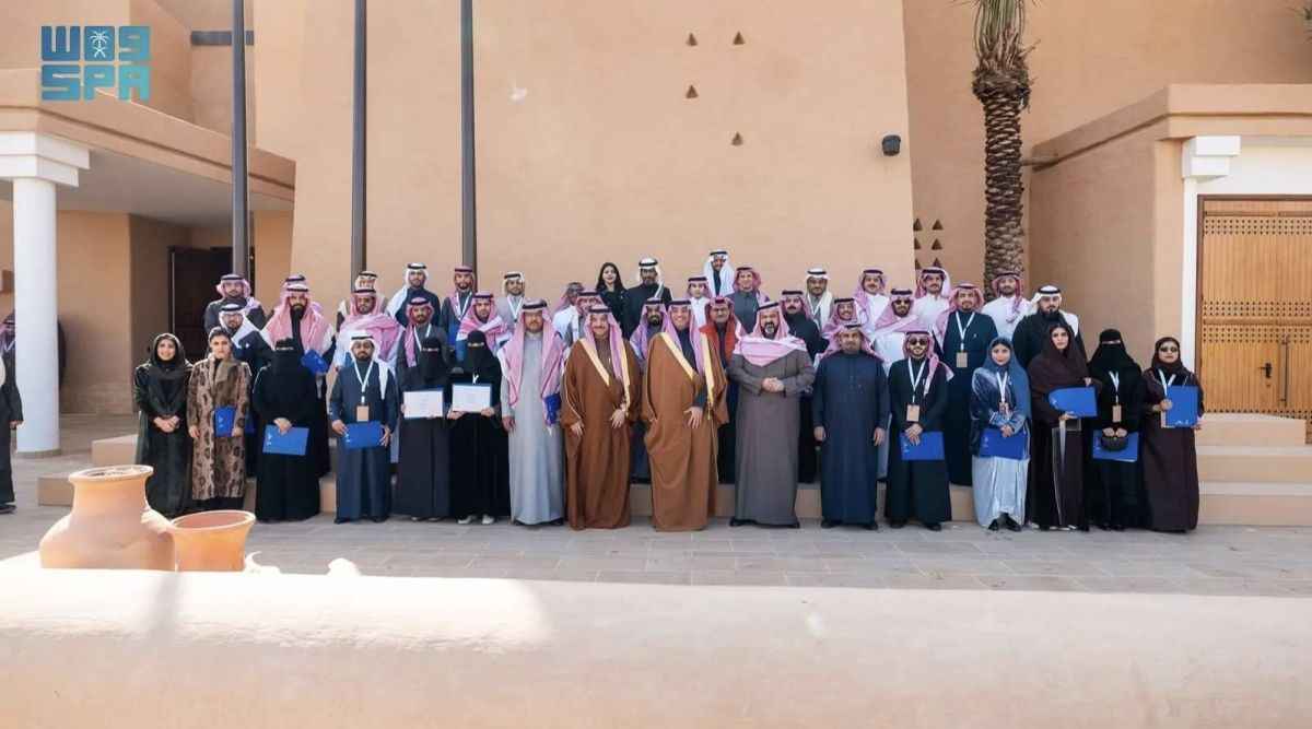مساعد وزير الإعلام يكرّم المشاركين في مسار "البرامج التدريبية الإعلامية التاريخية الدرعية"