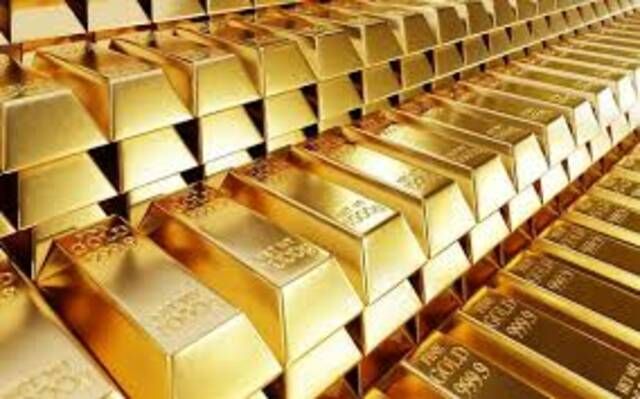 الذهب يبلغ مستويات تاريخية ويتجاوز حاجز 4800 دولار