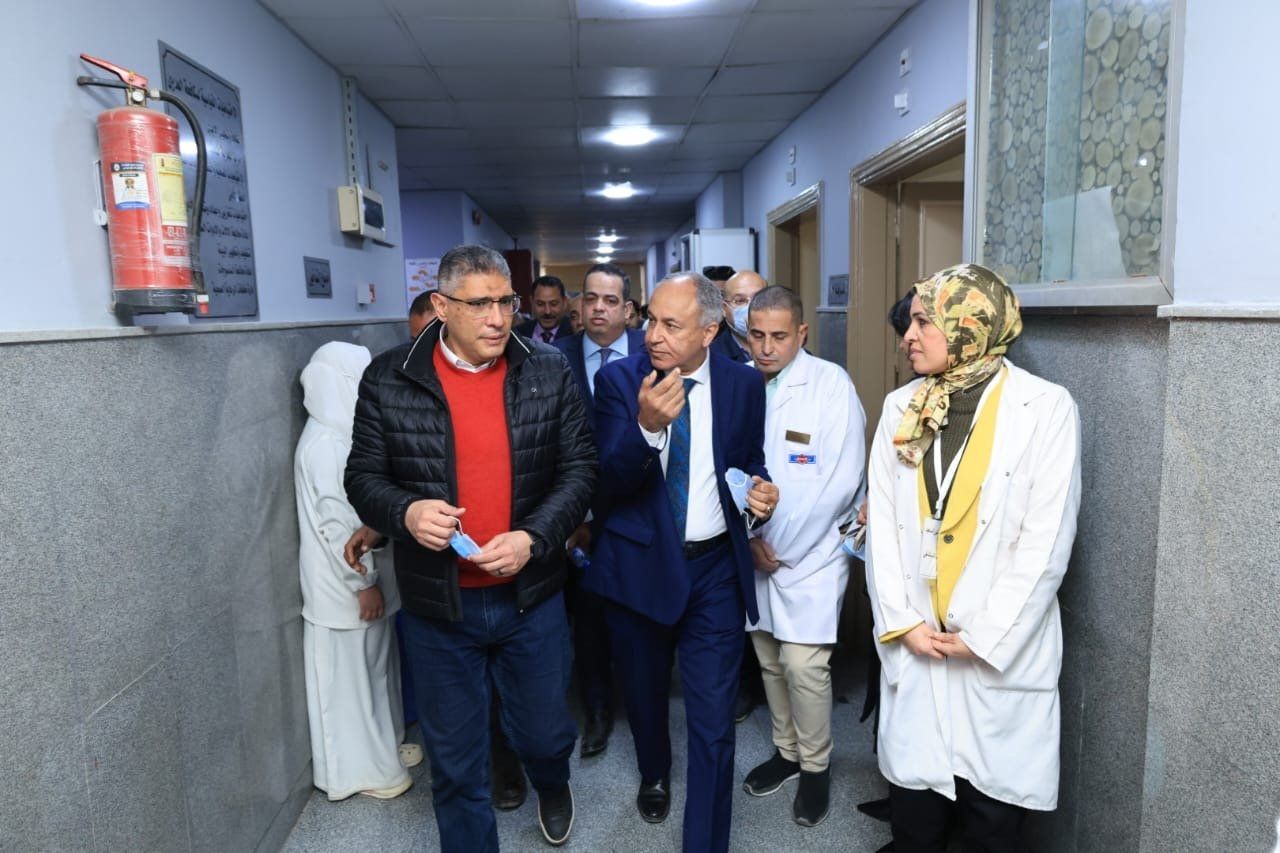 محافظ الجيزة فى جولة بمستشفى الحوامدية