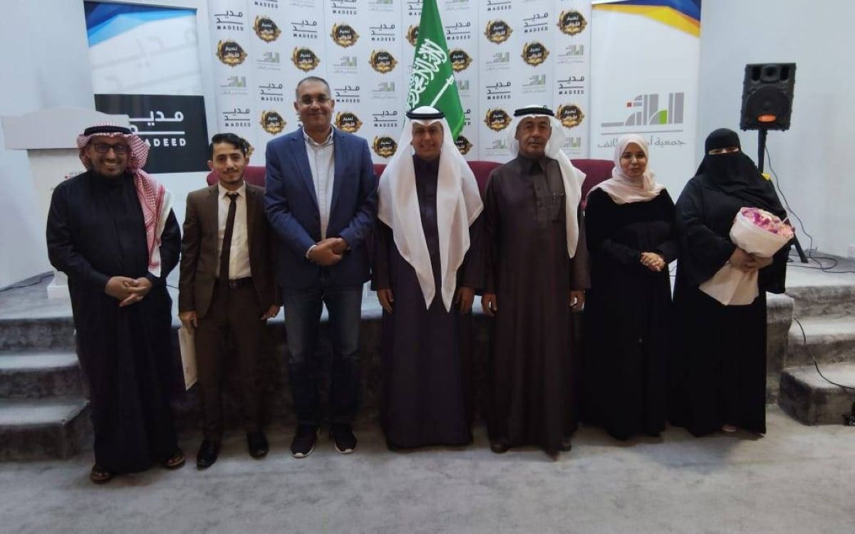 (بلابل الشعر العربية ) في أمسية مديد الثالثة بأدبي الطائف