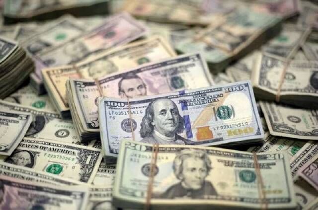 الدولار يتجه لخسارة أسبوعية مع تصاعد التوتر العالمي