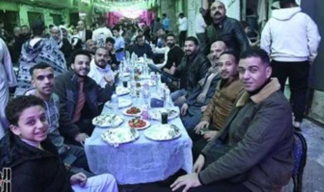أكبر إفطار جماعى فى الجيزة.. أهالى فيصل يتجمعون على امتداد 22 شارعا «صور»