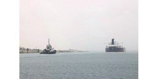 أسامة ربيع: «حركة الملاحة بالقناة منتظمة.. وتدابير للتعامل مع سوء الأحوال الجوية»