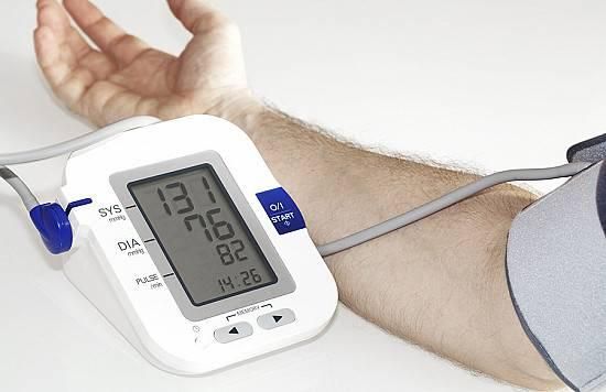 الدماغ وضغط الدم: 5 علامات تحذيرية مبكرة لا تتجاهلها