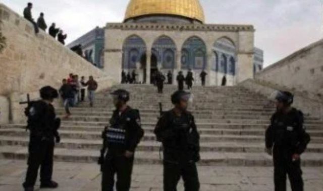 مندوب فلسطين بالجامعة العربية يحذر من خطورة إغلاق الاحتلال للمسجد الأقصى