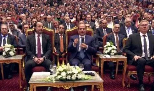 الرئيس السيسى يناشد نظيره الأمريكى بإيقاف الحرب خلال معرض مصر الدولى للطاقة