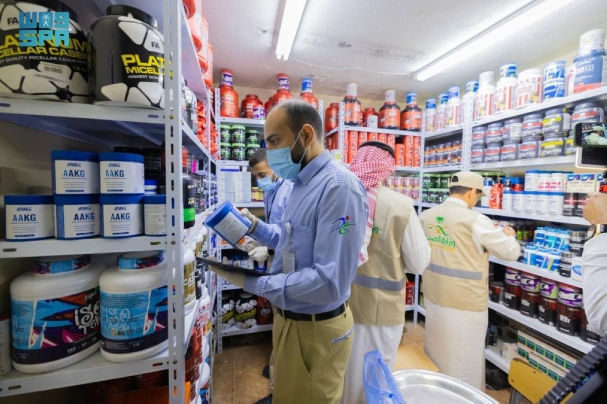 «الصحة» تضبط مخالفين يروجون لأدوية إنقاص الوزن وهرمونات ومواد غير آمنة