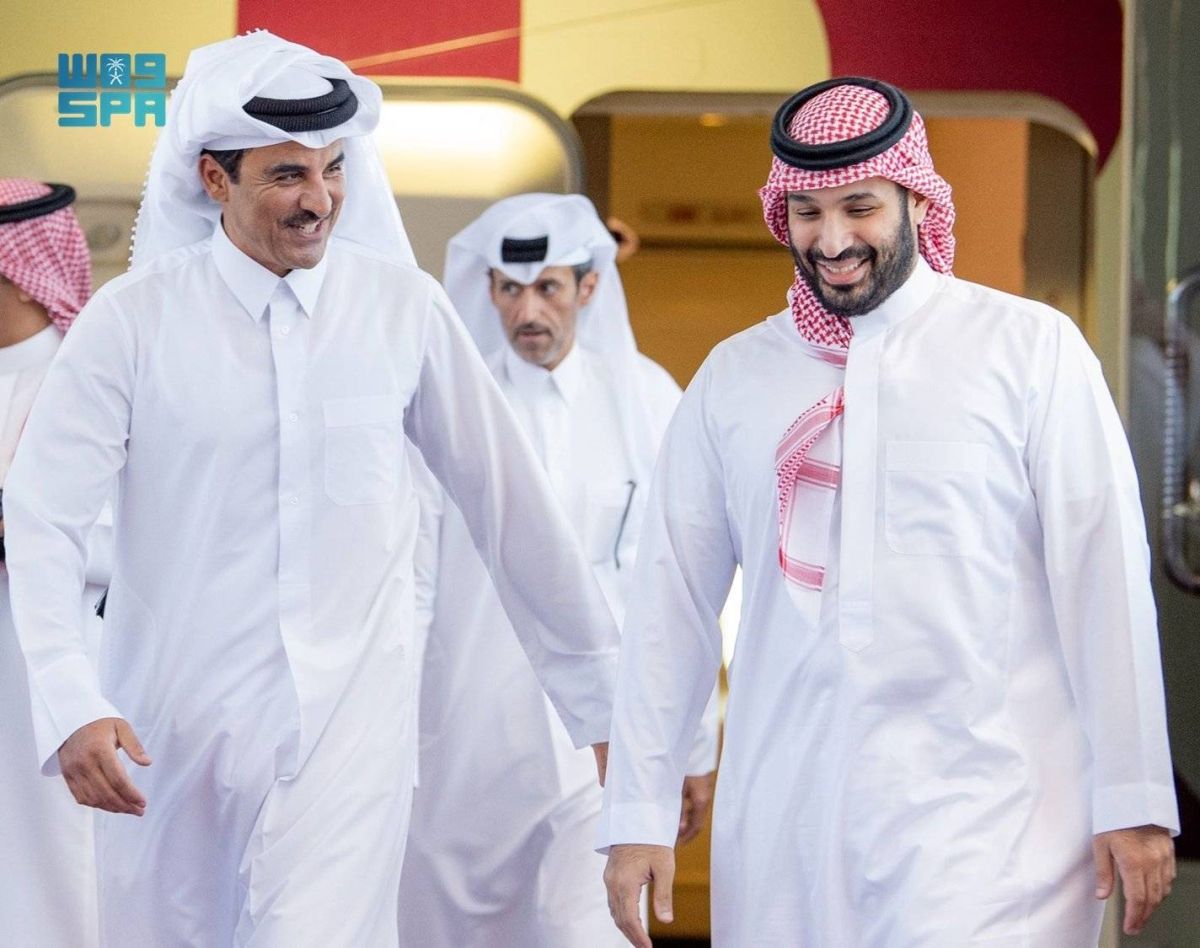 أمير دولة قطر يصل إلى جدة وولي العهد في مقدمة مستقبليه
