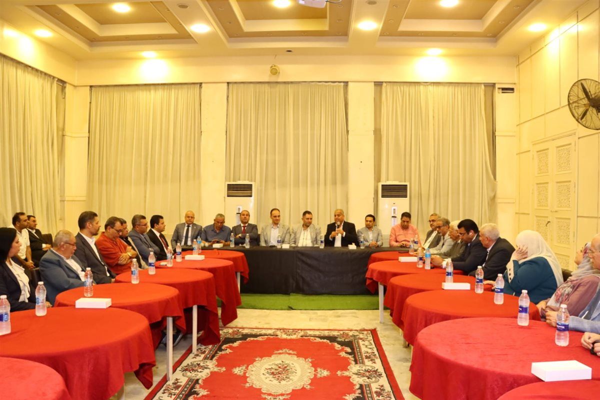 محافظ دمياط يلتقي بنقباء المهن الطبية برأس البر لبحث تطوير المنظومة الصحية