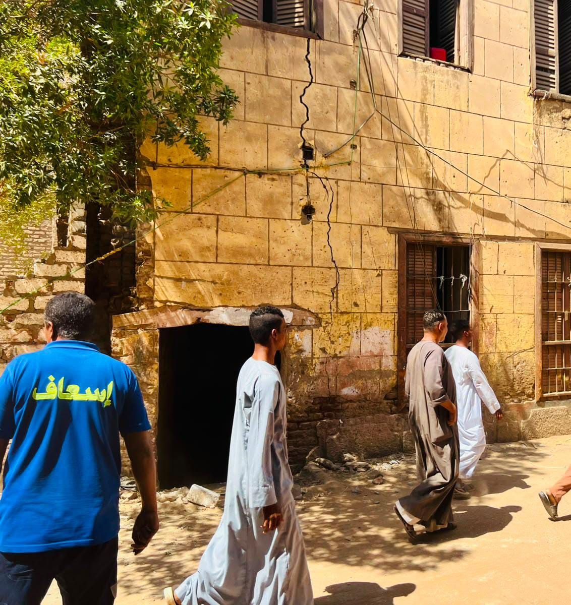 انهيار منزل بمدينة نقادة، فيتو