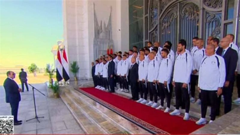 الرئيس السيسي يكرم