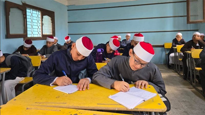 طلاب المعاهد الأزهرية،