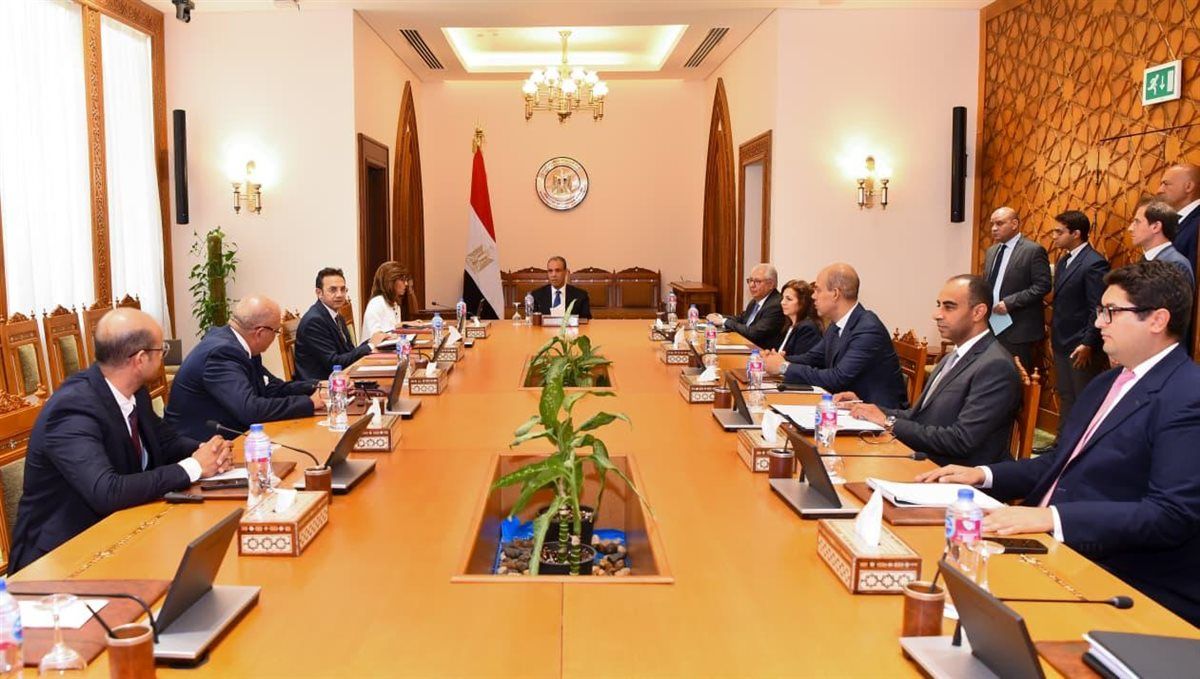 وزير الخارجية مع رئيسة الأكاديمية الوطنية للتدريب