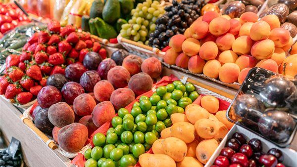 أسعار الفاكهة اليوم، ارتفاع البلح البارحي 50 جنيها وانخفاض العنب والكمثرى الخشابي