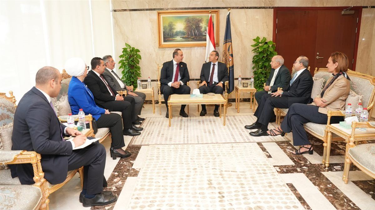 0687533de9.jpg