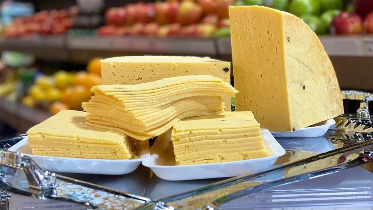 الجبنة الرومي في البيت