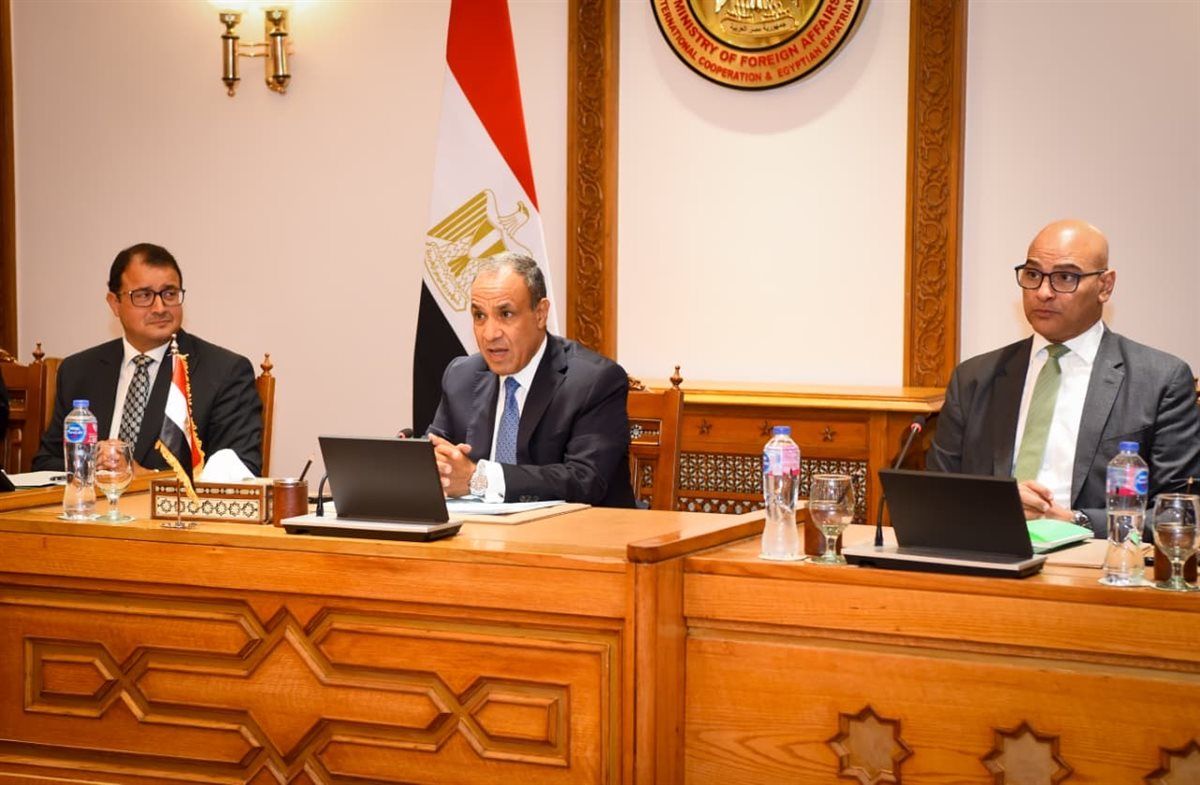 وزير الخارجية ونظيره البوركيني يبحثان تعزيز الشراكة 