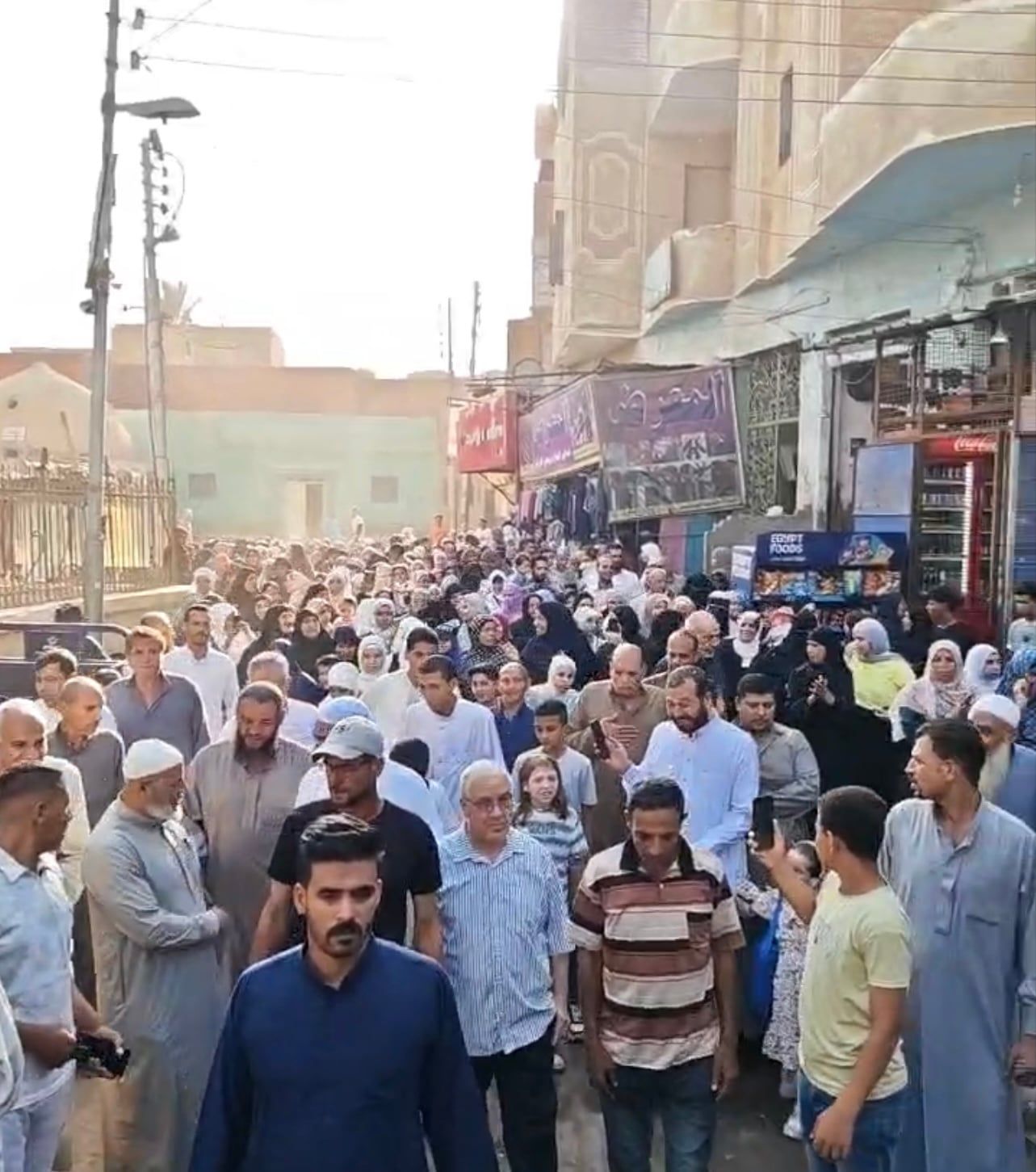 جانب من توديع الأهالى جانب من توديع الأهالى