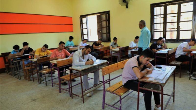 طلاب الشهادة الإعدادية