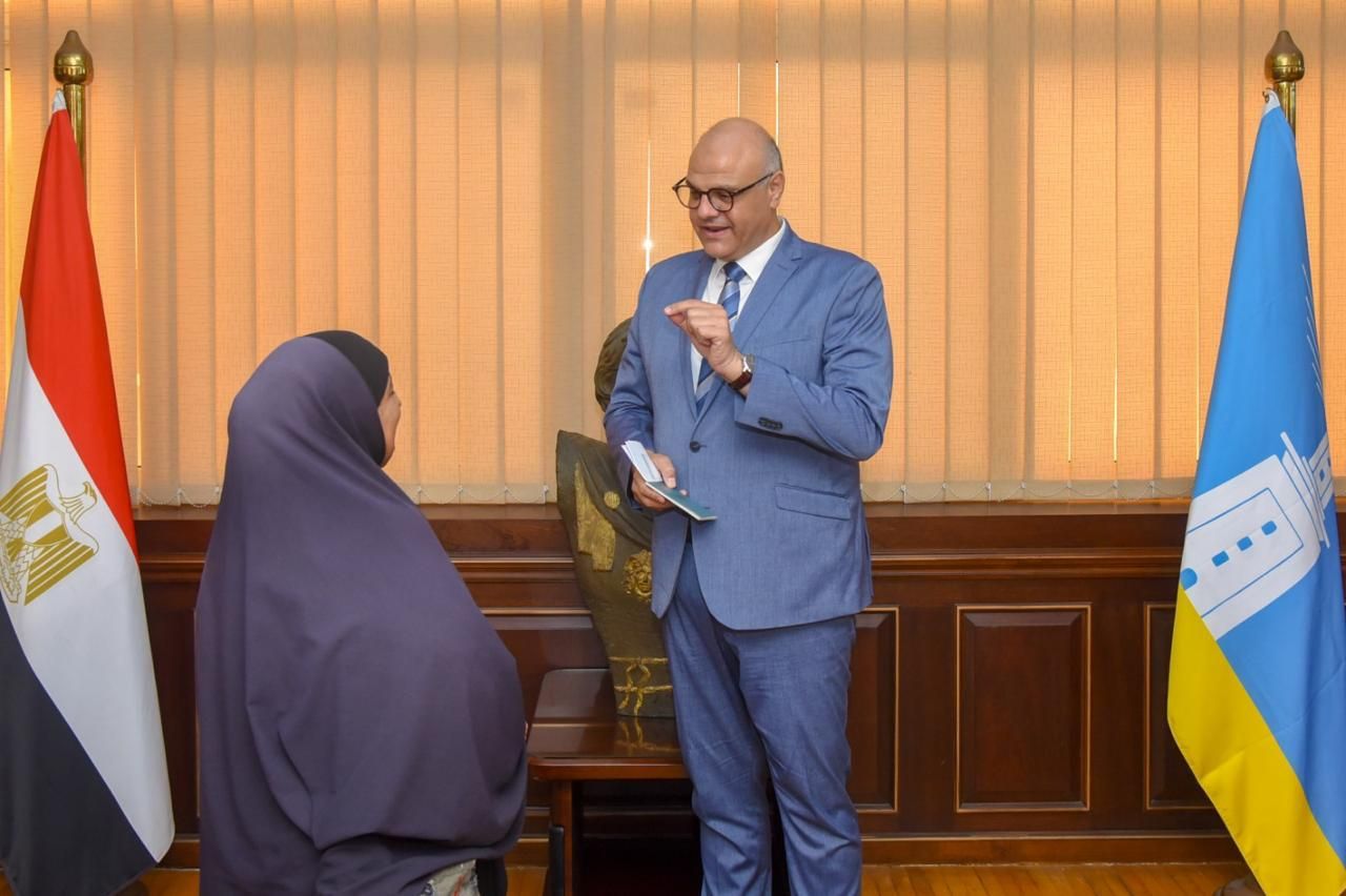 تسلم 6 رحلات عمرة لوالدي شهداء الواجب الواجب (4)