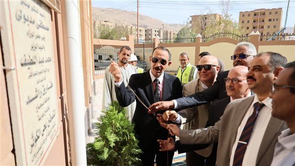 محافظ سوهاج يفتتح مدرسة STEM بحي الكوثر (صور)