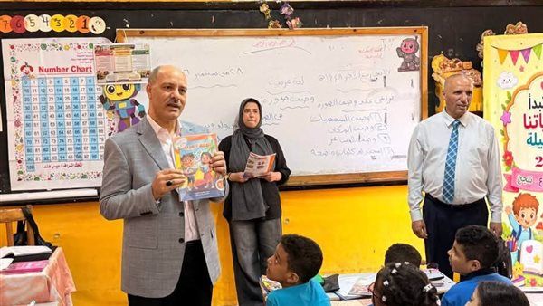 مدير التعليم بالإسكندرية يتفقد الانضباط المدرسي والكثافات الطلابية بمدارس حي وسط