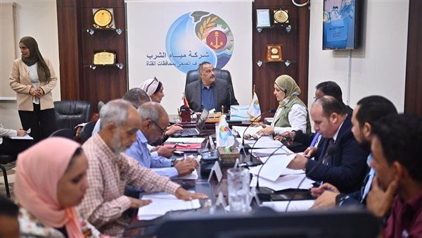 «مياه القناة» تستعرض خطط التطوير وجودة الخدمات بمحافظات الإقليم