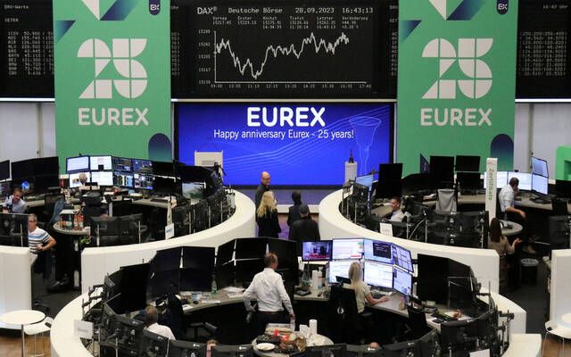 الأسهم الأوروبية ترتفع طفيفًا وسط صعود عوائد السندات وأسعار النفط