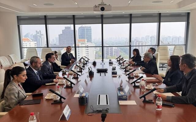 محافظ صندوق الاستثمارات العامة يبحث تعزيز الاستثمارات مع شركات صينية كبرى