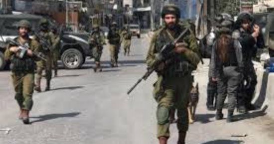 قوات الاحتلال الإسرائيلى تقتحم قرية حوسان وتداهم منازل الفلسطينيين غرب بيت لحم