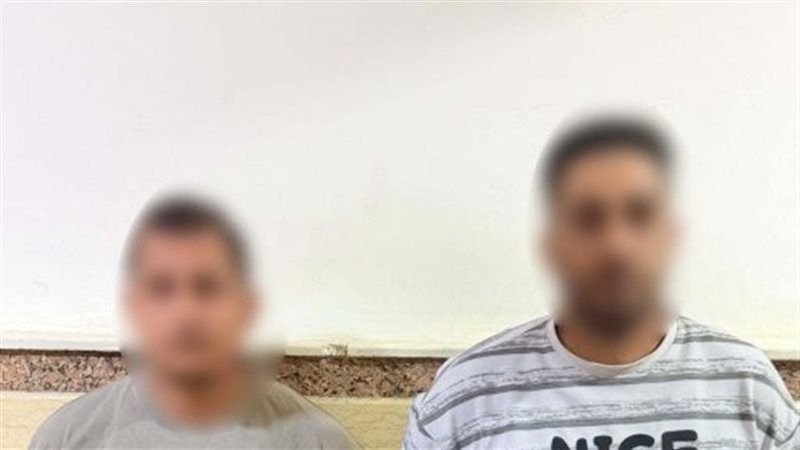 ضبط عامل وسائق يكشفان