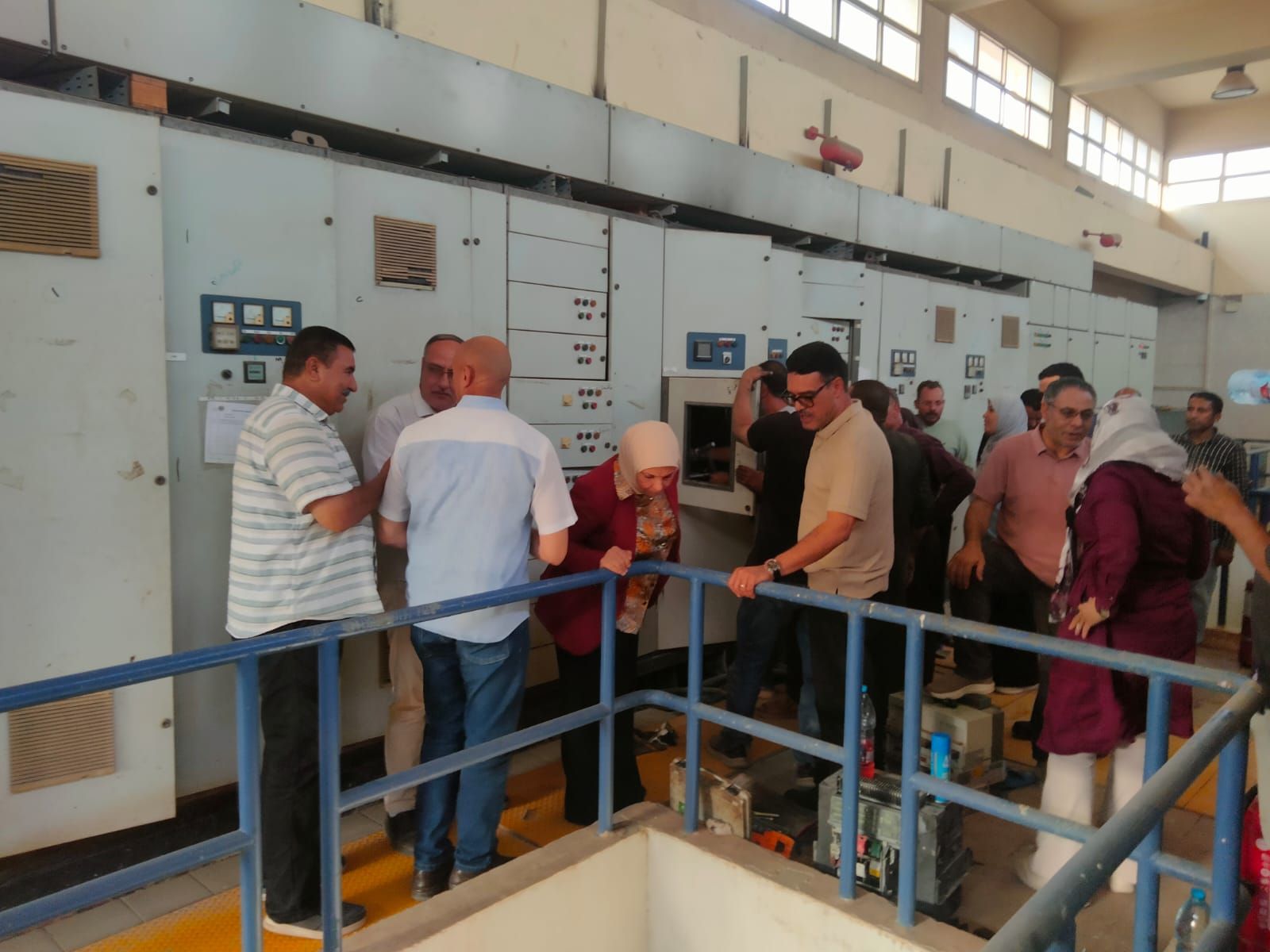 السكرتير العام ورئيس شركة مياه القليوبية بموقع العمل