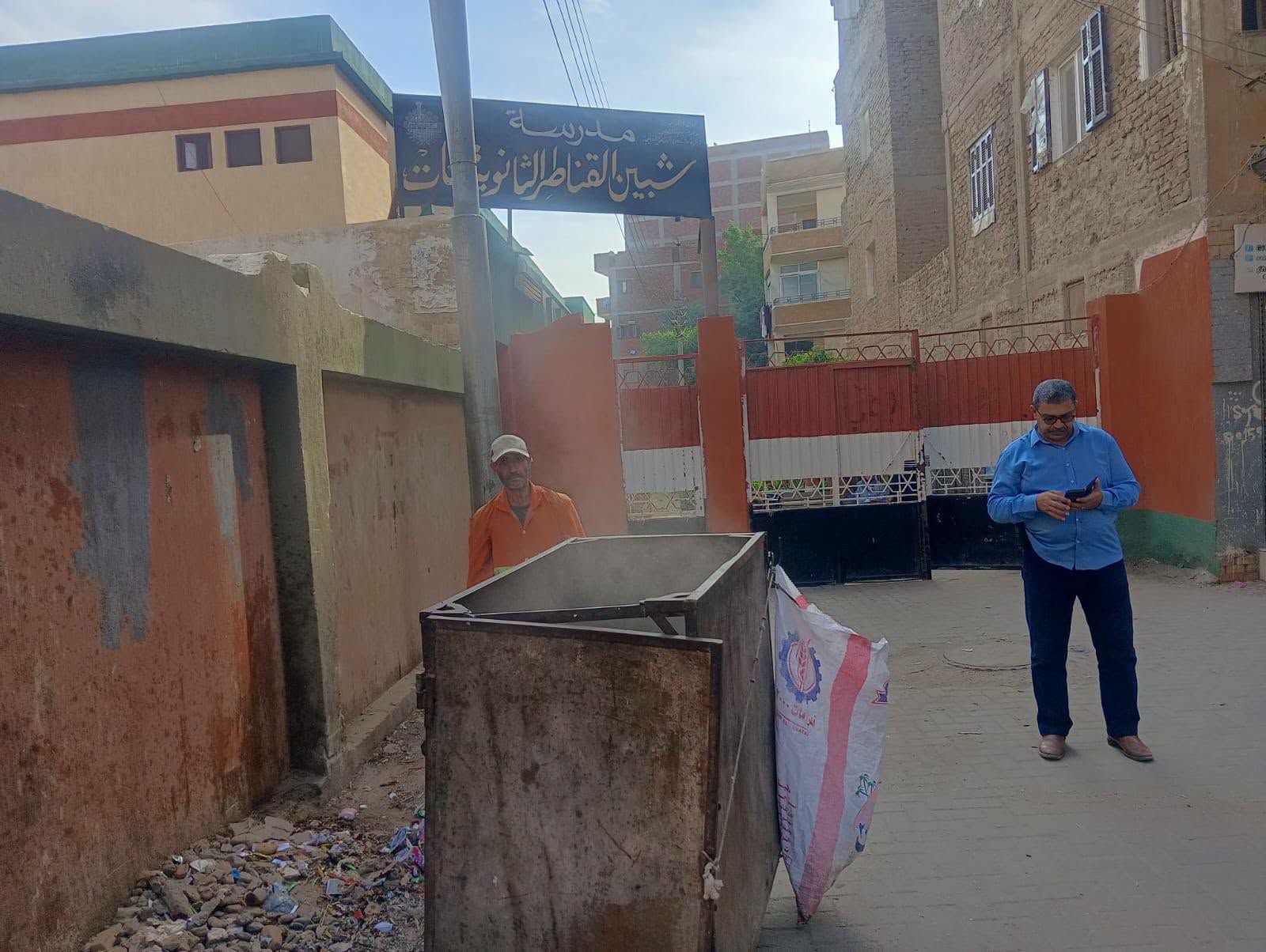 مدير إدارة شبين القناطر يتفقد المدرسة