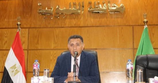 مع اقتراب الشتاء.. محافظ القليوبية يوجه برفع درجة الاستعداد لمواجهة الأمطار