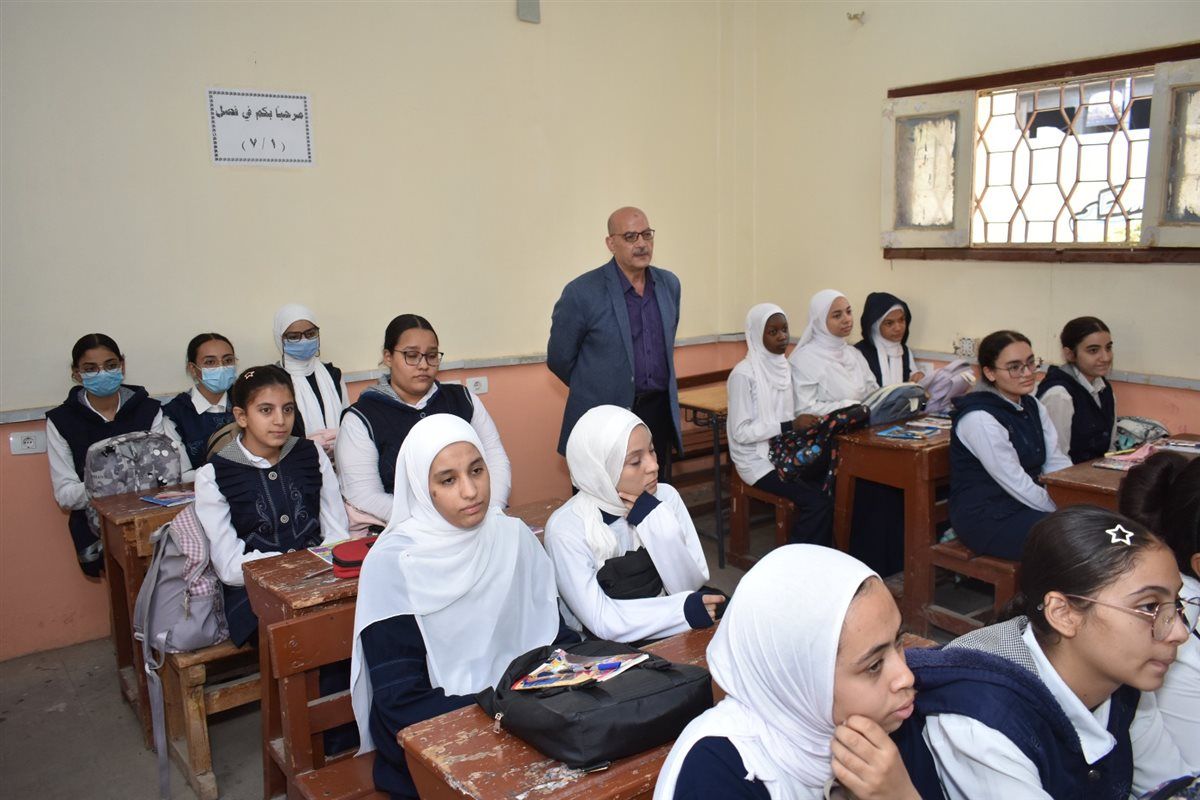 مدير تعليم سوهاج يتابع انتظام الدراسة بمدارس إدارة البلينا التعليمية
