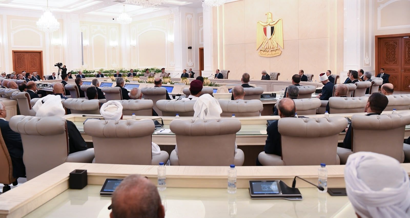 عمدة قرية السرارية لراديو النيل عن لقاء الرئيس أزال الرهبة وتكلمنا بحرية (6)