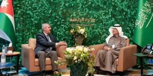 وزير
      الطاقة
      يوقع
      مع
      نظيره
      الأردني
      اتفاقية
      تعاون
      في
      الاقتصاد
      الدائري
      للكربون
