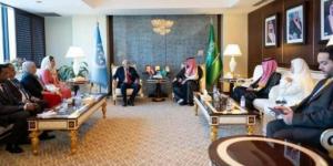 وزير
      الاقتصاد
      السعودي
      يبحث
      مع
      نظيره
      العماني
      مجالات
      التعاون
      بين
      البلدين