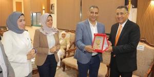 محافظ القليوبية يكرم وليد الفرماوي بعد تصعيده بوزارة الشباب والرياضة
