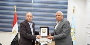 محافظ مطروح يشارك في محاكاة لإدارة الأزمات والطوارئ عبر الفيديو كونفرانس