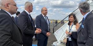 الحفني يبحث مع «إيرباص» مستجدات برنامج تسليم طائرات A350 لمصر للطيران