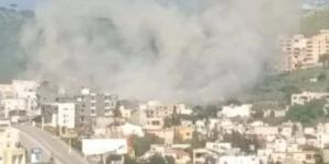 الجيش الإسرائيلى يفجر منازل فى مركبا.. وتحليق مكثف للمسيرات فوق بيروت