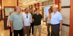 في أول يوم من توليه رئاسة البيت الفني للمسرح، إيهاب فهمي يتفقد مسرح مصر تمهيدًا لافتتاحه