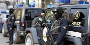 قبلة داخل سيارة تحولت إلى فيديو خادش للحياء، تفاصيل ضبط محاسب وخطيبته بالقاهرة